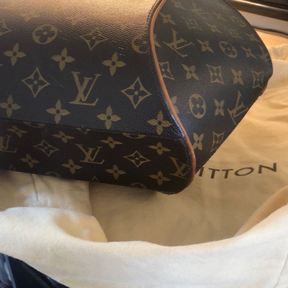 Gorgeous ellipse monogram canvas bag